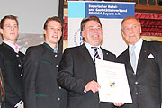 Edi Reinbold (re) mit Minister Söhnen (Zum Franziskaner) (Foto. MartiN Scghmitz)